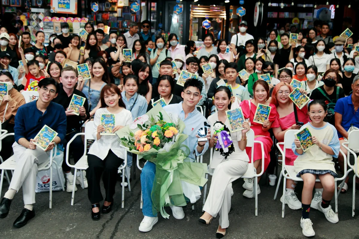 Tieu Thuyet Cua Ca Si Jun Pham Ban Sach 5 000 Ban Trong 1 Ngay 1765103625