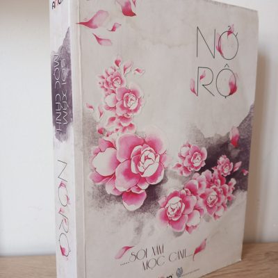 [Phiên Chợ Sách Cũ] Nở Rộ - Sói Xám Mọc Cánh 2012