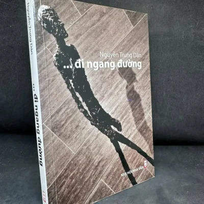 [phiên chợ sách cũ] … Đi ngang Đường, nguyễn trung dân h0606, 2010