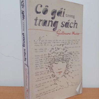 [Phiên Chợ Sách Cũ] Cô Gái Trong Trang Sách (2014) - Guilaume Musso S2308