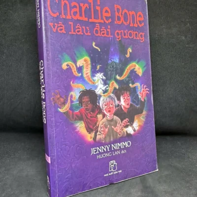 [phiên chợ sách cũ] charlie bone và lâu Đài gương, 2009 jenny nimmo s1108