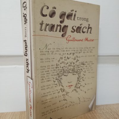 [Phiên Chợ Sách Cũ] Cô Gái Trong Trang Sách (2014) - Guillaume Musso S1009