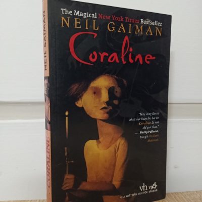 [Phiên Chợ Sách Cũ] Coraline (2009) - Neil Gaiman S1009