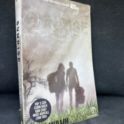 [Phiên Chợ Sách Cũ] Sunrise – Bình Minh – Tập 3 của cuốn sách bán chạy Tàn Tro, Hoa Học Trò – Mike Mullin 2804, 2015