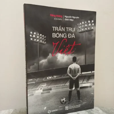 [Phiên Chợ Sách Cũ] Trần Trụi Bóng Đá Việt (2017) – Đặng Hoàng, Nguyễn Nguyên, Đinh Hiệp S1911