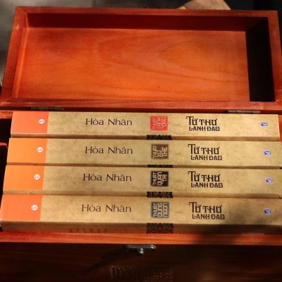 Hộp Gỗ Tứ Thư Lãnh Đạo (2021) - Hòa Nhân