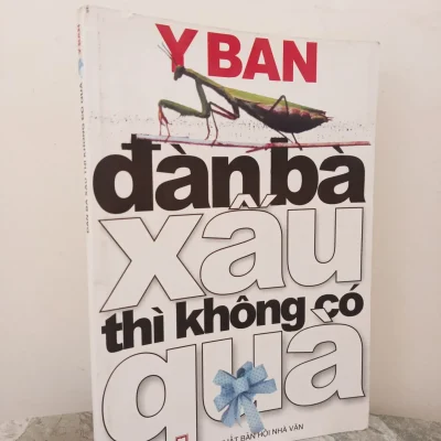 [Phiên Chợ Sách Cũ] Đàn Bà Xấu Thì Không Có Quà (2004) – Y Ban S1911