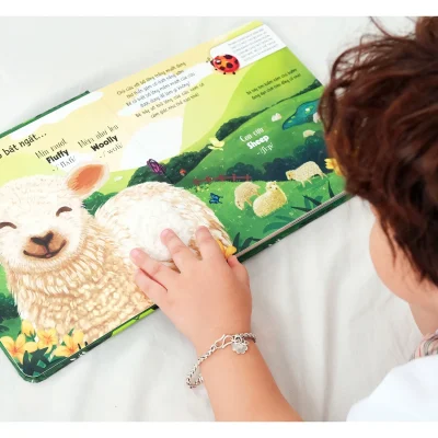 Touch And Feel Sach So Cham Kham Pha The Gioi Dong Vat Mot Ngay Giua Thien Nhien 2021 Yen Nhi Quynh Huong 692dcd4f596b6
