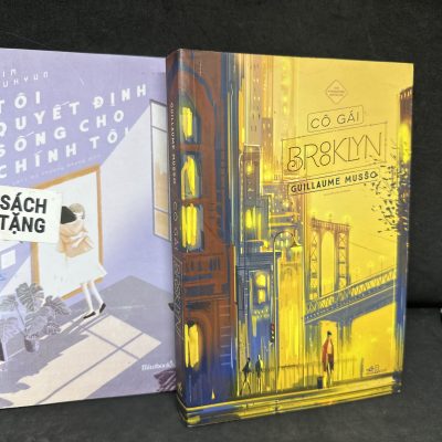 [Phiên Chợ Sách Cũ] Cô Gái Brooklyn (Mới 80%, ghi chữ trang đầu) + Tặng sách, 2017 - Guillaume Musso H1604-SBM-2